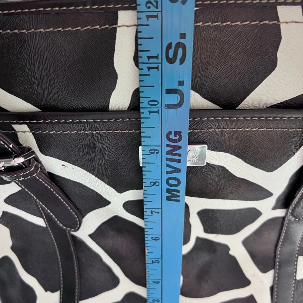 Nine & Co. Giraffe Print Tote